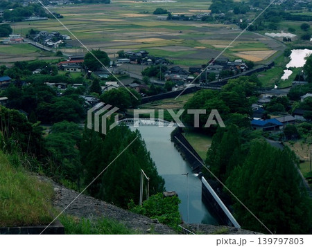 寺内ダムから見下ろす朝倉の田園風景と集落 寺内ダムから見下ろす朝倉の田園風景と集落 139797803