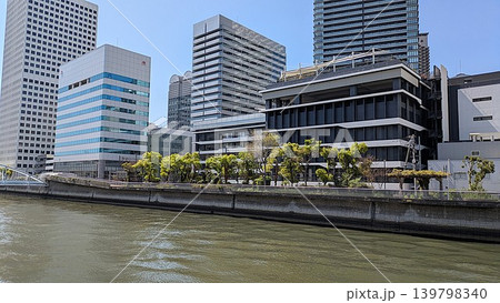 佐堀橋から見る中之島 中之島小中一貫校と味の素大阪支社と中之島センタービル 佐堀橋から見る中之島 中之島小中一貫校と味の素大阪支社と中之島センタービル 139798340