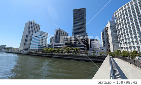土佐堀橋から見る中之島 住友病院と中之島小中一貫校とグランキューブ大阪と味の素大阪支社 土佐堀橋から見る中之島 住友病院と中之島小中一貫校とグランキューブ大阪と味の素大阪支社 139798342