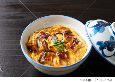 うな玉丼 139798708
