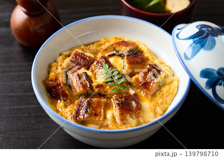 うな玉丼 139798710