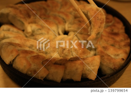 鉄なべ餃子 鉄なべ餃子 139799654
