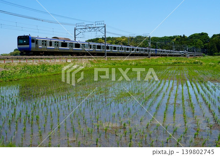 【JR東日本E235系電車・1000番台】緑豊かな総武本線の風景 【JR東日本E235系電車・1000番台】緑豊かな総武本線の風景 139802745