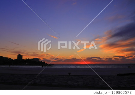 白良浜海岸で見る夕焼け(南紀白浜) 白良浜海岸で見る夕焼け(南紀白浜) 139803578