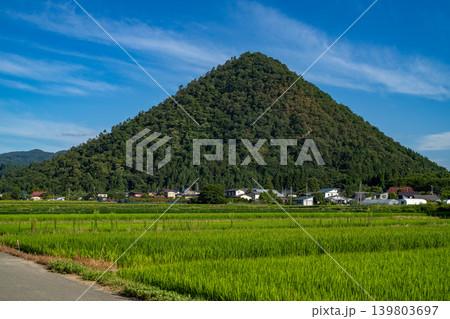 夏の日の富神山 夏の日の富神山 139803697