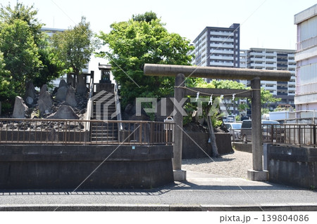 平井浅間神社の歴史ある石段と富士塚 平井浅間神社の歴史ある石段と富士塚 139804086