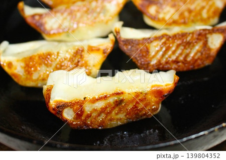 焼き餃子 139804352