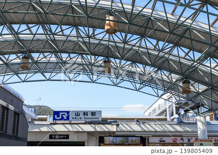 JR西日本の山科駅 (京都府京都市山科区) 139805409