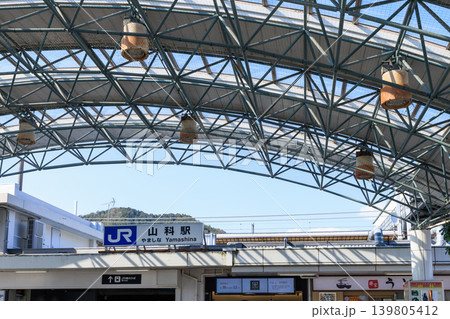 JR西日本の山科駅 (京都府京都市山科区) JR西日本の山科駅 (京都府京都市山科区) 139805412