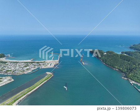 高知県四万十市　四万十川河口の風景 139806073