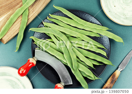 Healthy Spring Salad Dishes 139807050