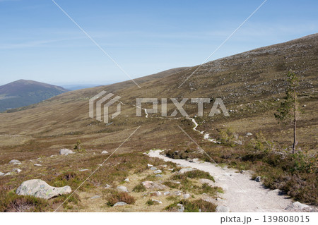 Long winding footpath in Cairngorm mountains, Scotland 139808015