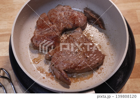Sizzling Steak in Pan Sizzling Steak in Pan 139808120