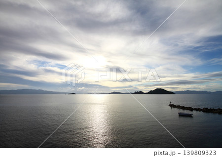 Seaside town of Turgutreis and spectacular sunsets 139809323