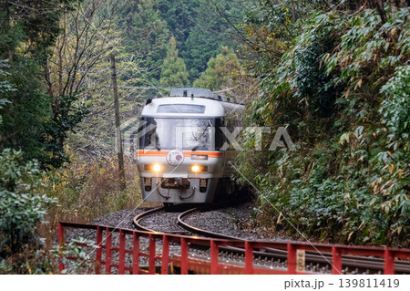 【宮豊線】山間部を走行する特急たんごリレー号 【宮豊線】山間部を走行する特急たんごリレー号 139811419
