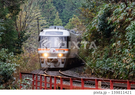 【宮豊線】山間部を走行する特急たんごリレー号 【宮豊線】山間部を走行する特急たんごリレー号 139811421