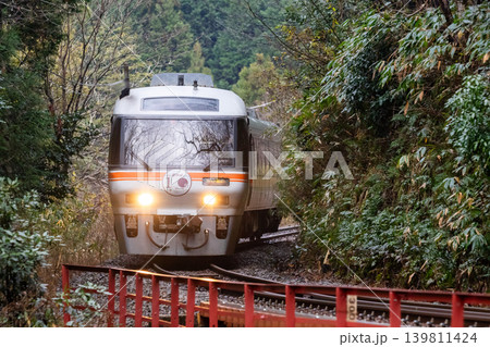 【宮豊線】山間部を走行する特急たんごリレー号 【宮豊線】山間部を走行する特急たんごリレー号 139811424