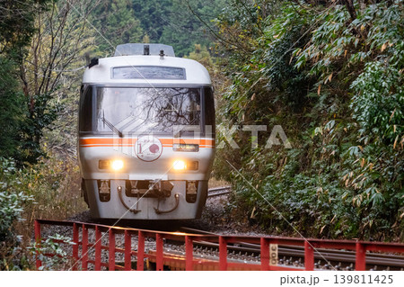 【宮豊線】山間部を走行する特急たんごリレー号 【宮豊線】山間部を走行する特急たんごリレー号 139811425