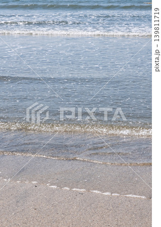 砂浜に寄せる波 砂浜に寄せる波 139811719