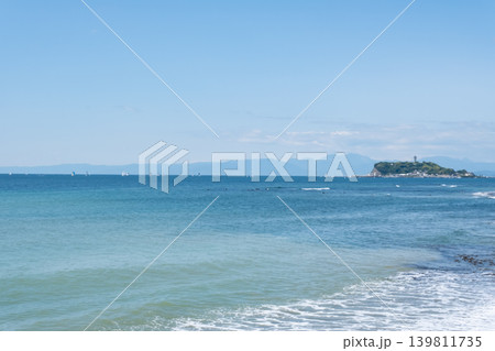稲村ケ崎から江の島を望む 139811735
