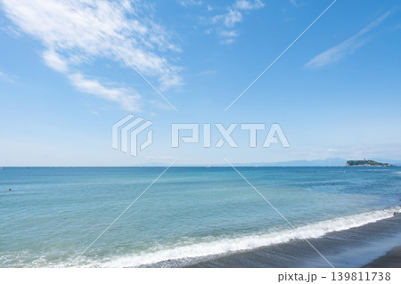 稲村ケ崎から江の島を望む 稲村ケ崎から江の島を望む 139811738