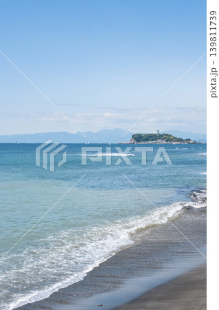 稲村ケ崎から江の島を望む 稲村ケ崎から江の島を望む 139811739