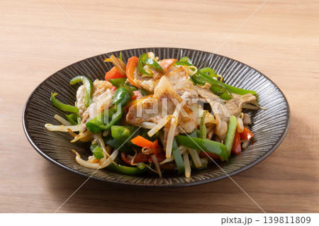 肉野菜炒め(豚バラ ピーマン パプリカ もやし) 肉野菜炒め(豚バラ ピーマン パプリカ もやし) 139811809