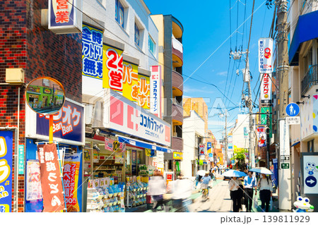 東京・小田急線 経堂駅前 農大通り商店街 東京・小田急線 経堂駅前 農大通り商店街 139811929