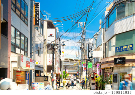 東京・小田急線 経堂駅前 農大通り商店街 東京・小田急線 経堂駅前 農大通り商店街 139811933
