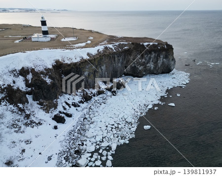 北海道網走市の能取岬の冬景色の空撮 北海道網走市の能取岬の冬景色の空撮 139811937