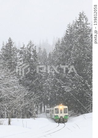 雪景色の只見線 雪景色の只見線 139812058