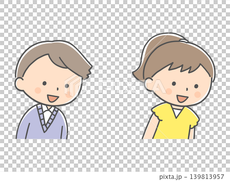 笑顔で下を覗き込む男の子と女の子 笑顔で下を覗き込む男の子と女の子 139813957