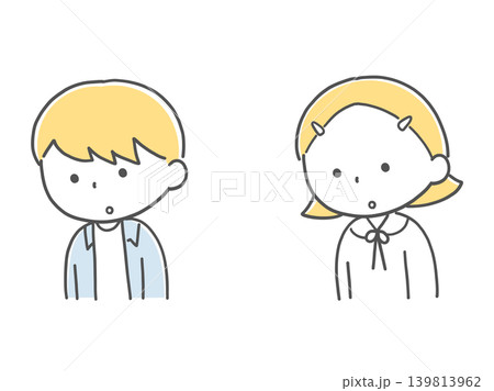 下を覗き込む男の子と女の子単色 139813962