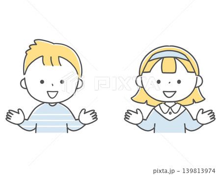 両手を広げて説明する男の子と女の子単色 139813974