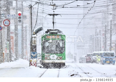 吹雪の電車通り 139814935