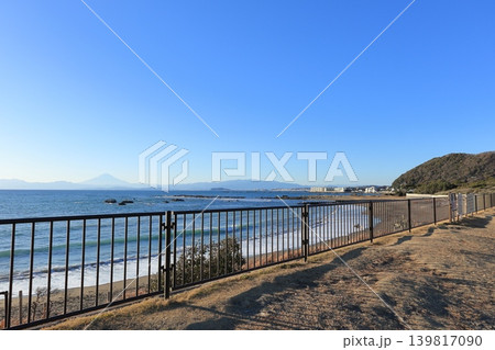 神奈川県・葉山町・葉山公園から眺める富士山の景色 139817090