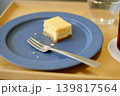 食べかけのチーズケーキとフォーク 139817564