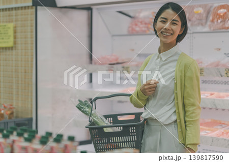 supermarket 139817590