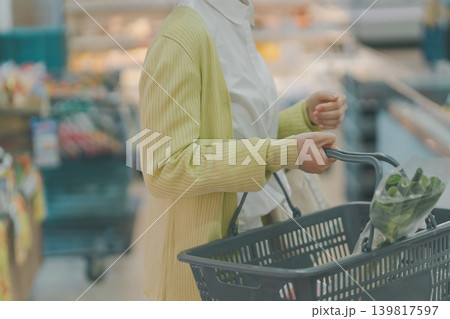 supermarket 139817597