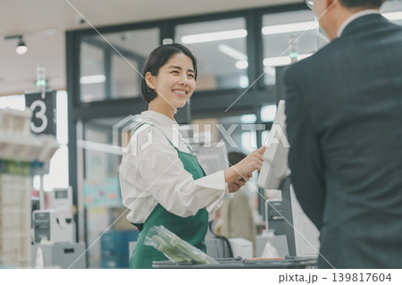 supermarket 139817604