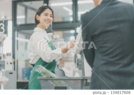 supermarket 139817606