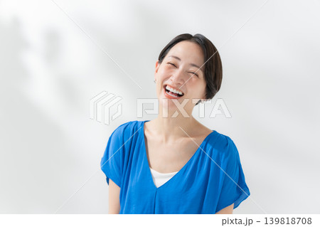 女性 笑顔 女性 笑顔 139818708