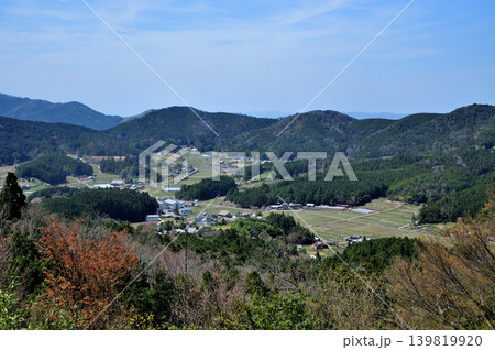 二つ鳥居から天野の里を望む(高野山町石道) 【和歌山県伊都郡かつらぎ町】 二つ鳥居から天野の里を望む(高野山町石道) 【和歌山県伊都郡かつらぎ町】 139819920