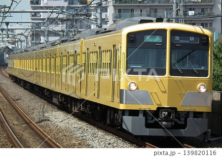 西武池袋線 中村橋を通過する 301系・新101系 139820116
