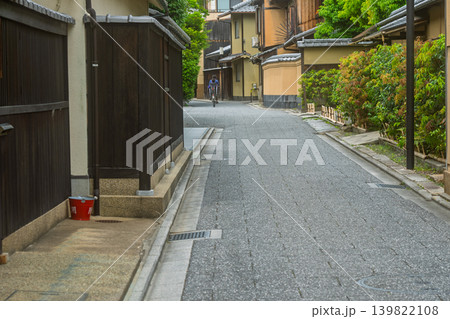 京都市内の町屋の路地を撮影 京都市内の町屋の路地を撮影 139822108