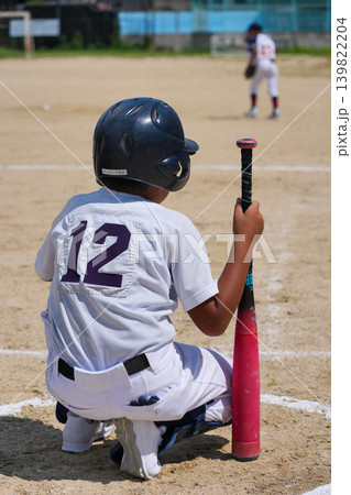 プロ野球選手を夢見て頑張っている野球少年 139822204