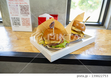 バーガー ハンバーガー ハンブルグ 139822753