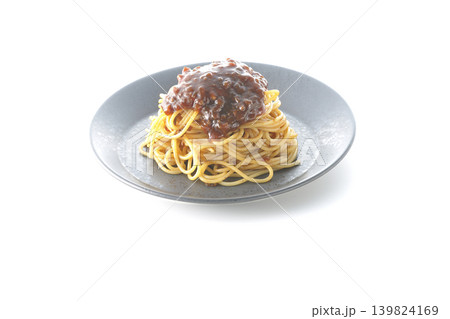 スパゲッティミートソースを白背景で単品撮影 スパゲッティミートソースを白背景で単品撮影 139824169