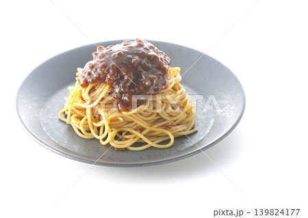 スパゲッティミートソースを白背景で単品撮影 スパゲッティミートソースを白背景で単品撮影 139824177