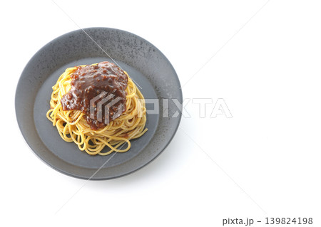 スパゲッティミートソースを白背景で単品撮影 スパゲッティミートソースを白背景で単品撮影 139824198